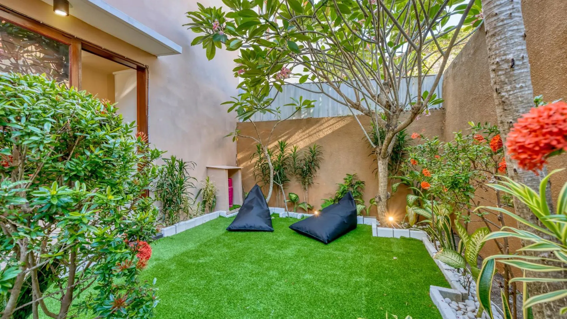 3 Bd Pvt House With Big Common Pool And Gym Villa Nusa Dua  Indonesia