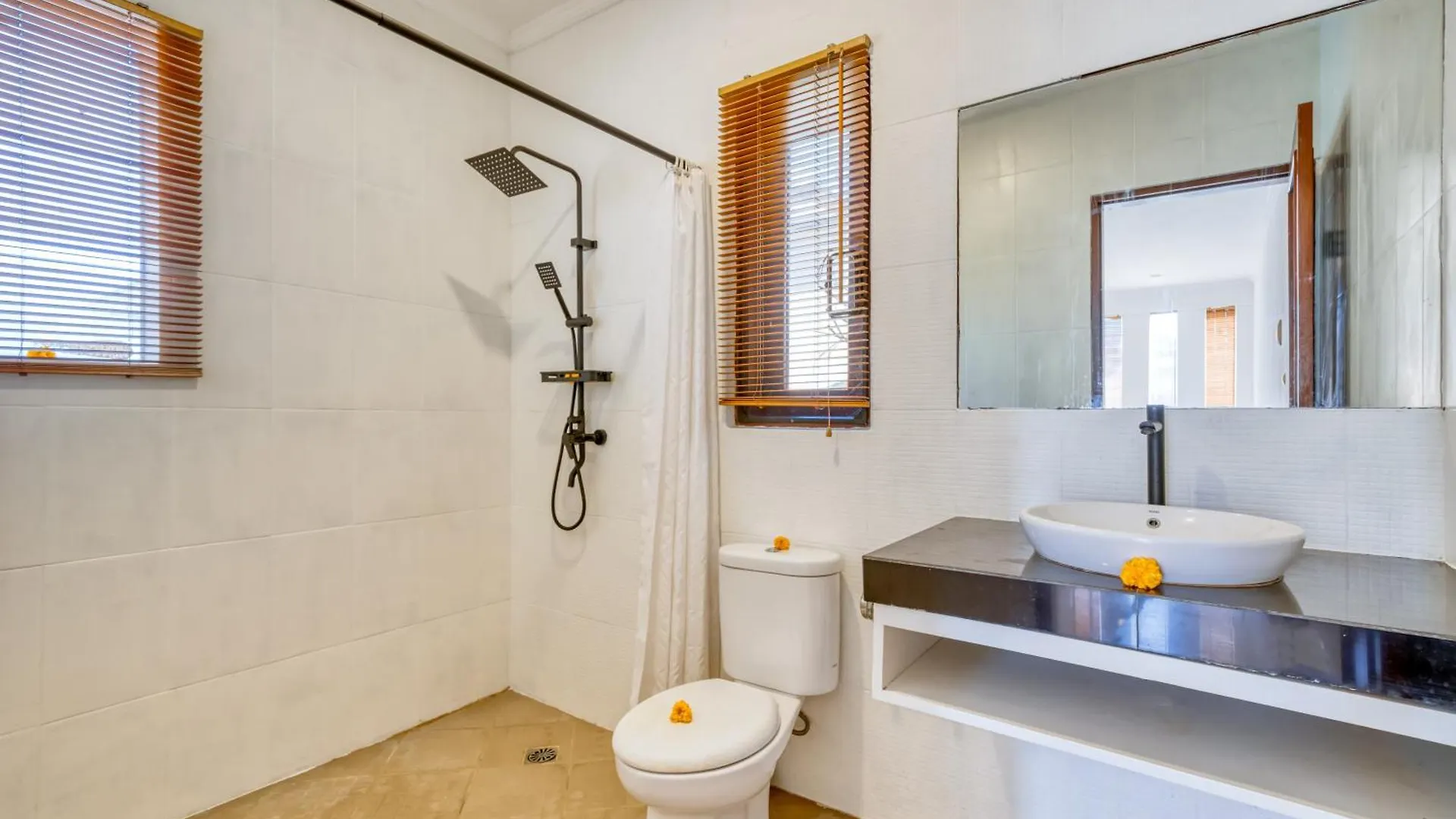3 Bd Pvt House With Big Common Pool And Gym Villa Nusa Dua  Indonesia
